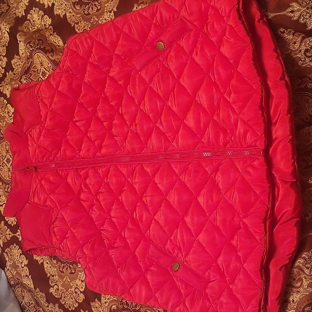 Women red puffer vest